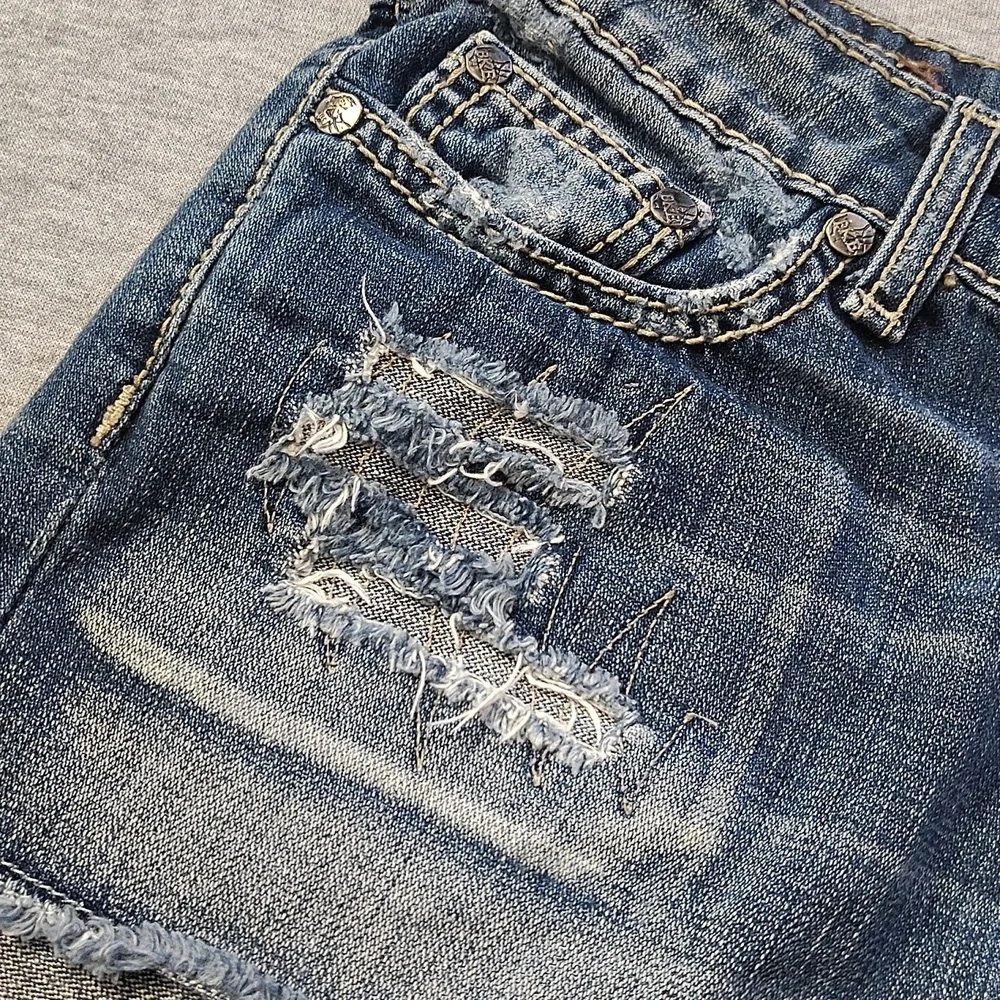 Denim Distressed Women's Shorts BKE BY BUCKLE FRAYED - Picture 2 of 16